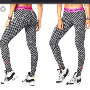 Zumba Dance Bold Long Leggings size Large Lovely Black Gray w Pink Waistband NWT